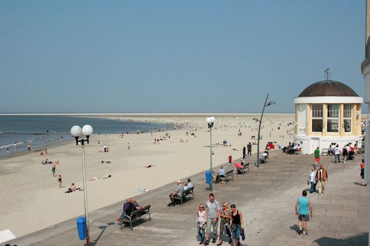 Die Strandpromenade Borkum mit dem Musikpavillion im Vordergrund