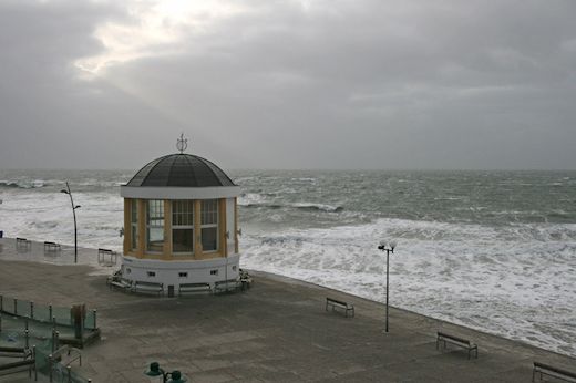 Sturmflut an der Borkumer Strandpromanade